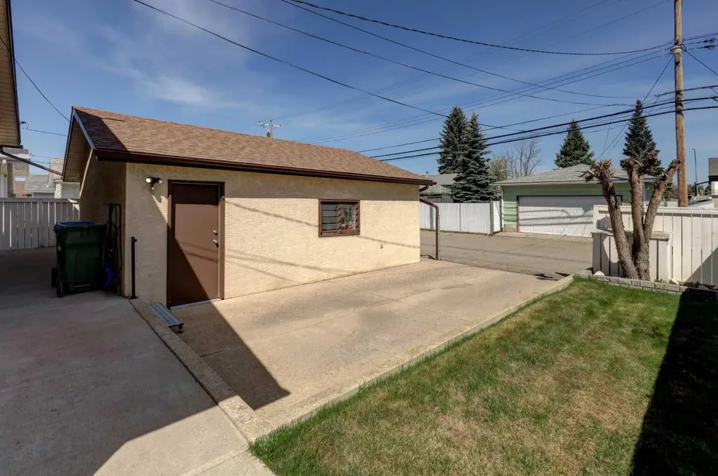 2328 Munro Drive NE Calgary AB T2E 5Y9