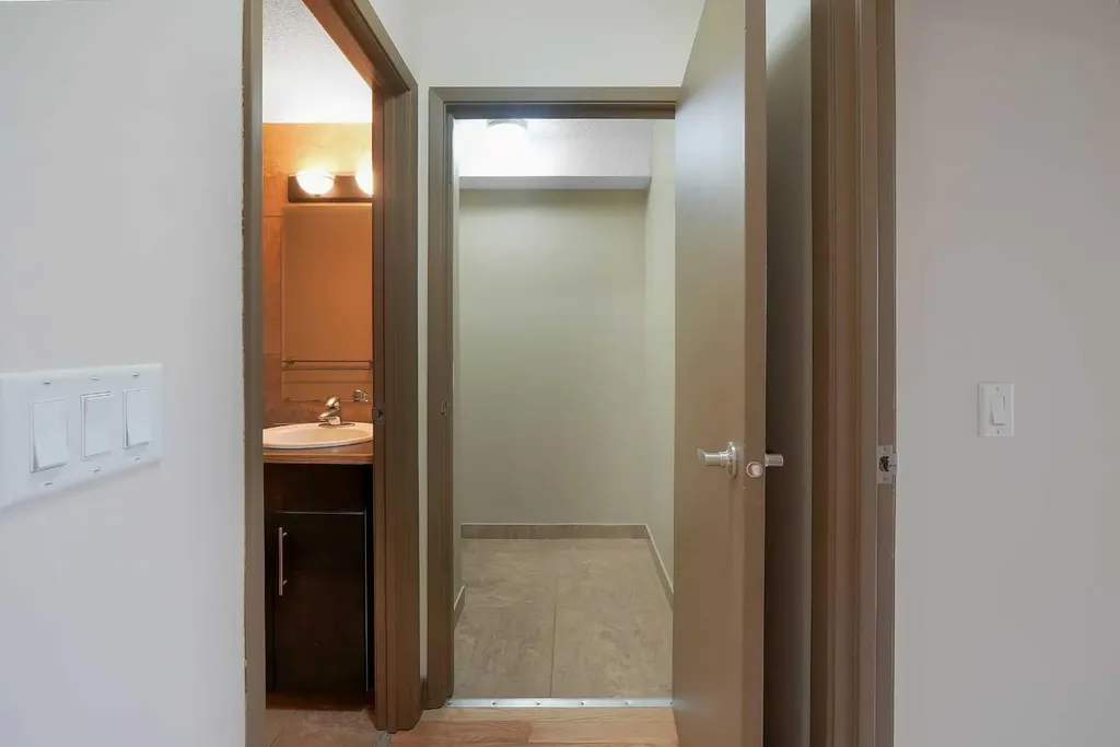 27 Grier Place NE Calgary AB T3K 5Y5