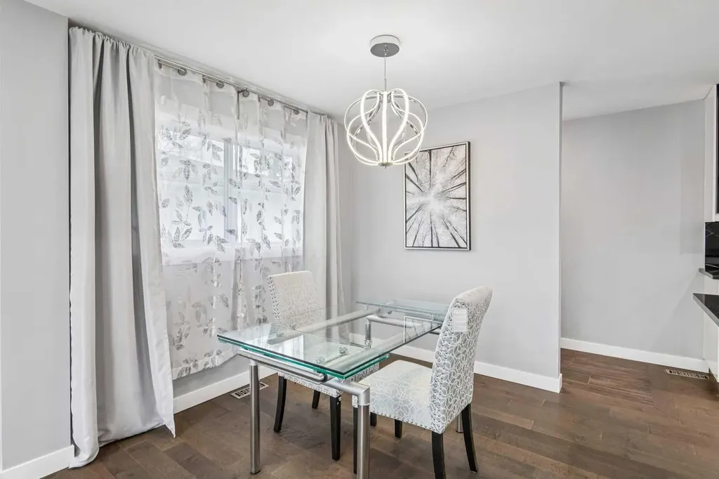 427 96 Avenue SE Calgary AB T2J 0H1