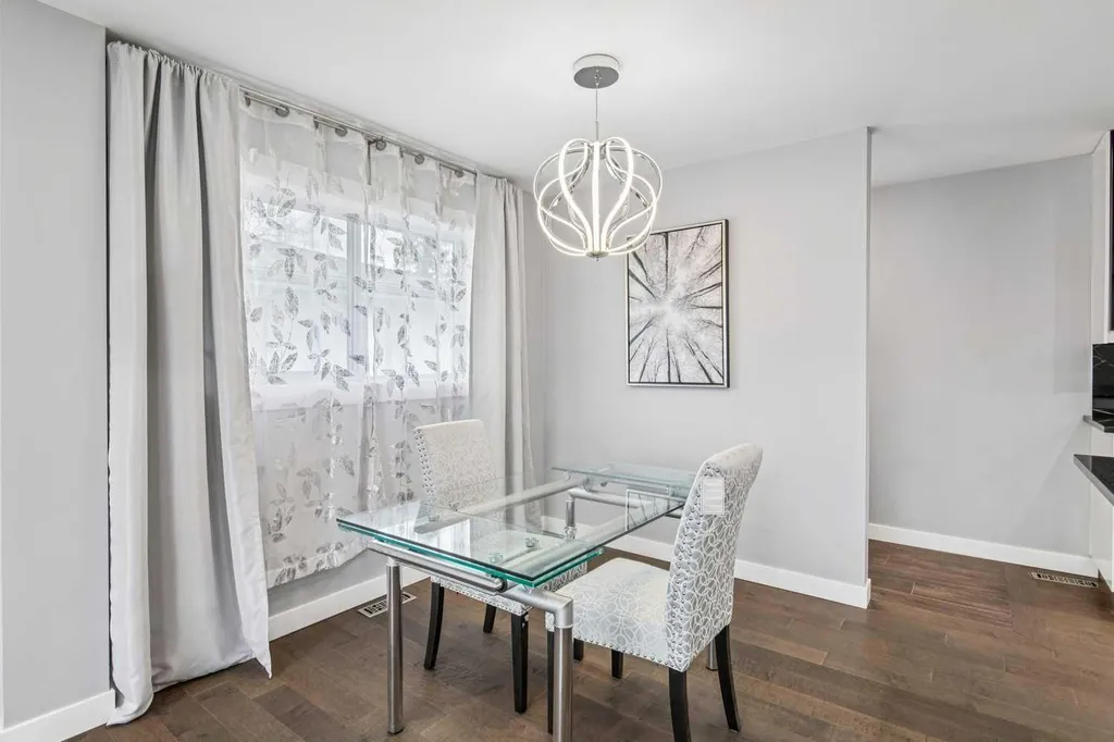 427 96 Avenue SE Calgary AB T2J 0H1