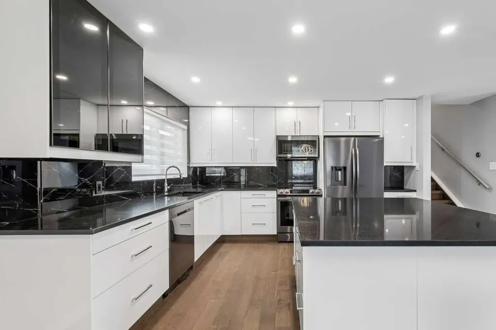 427 96 Avenue SE Calgary AB T2J 0H1