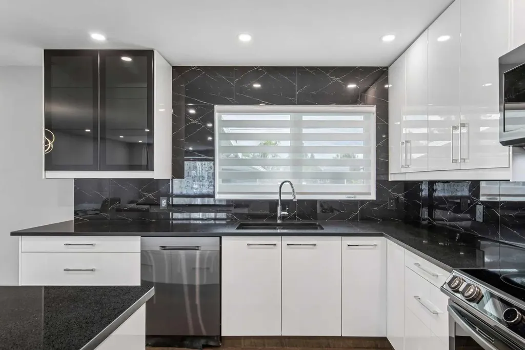 427 96 Avenue SE Calgary AB T2J 0H1
