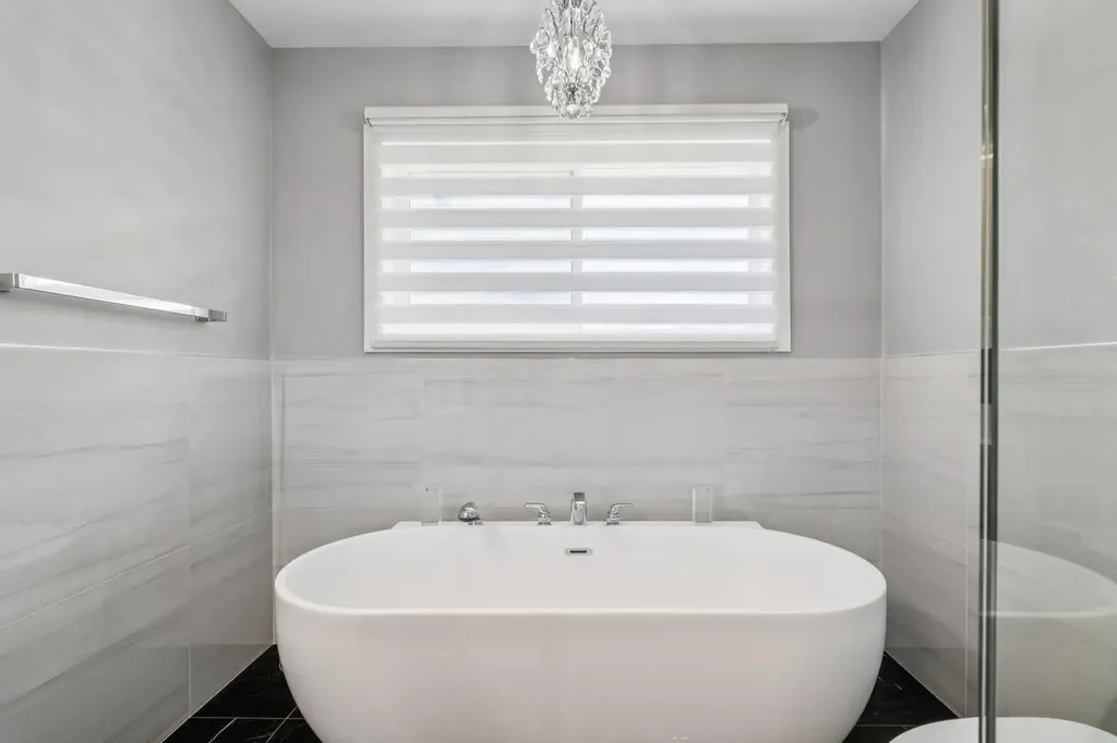427 96 Avenue SE Calgary AB T2J 0H1
