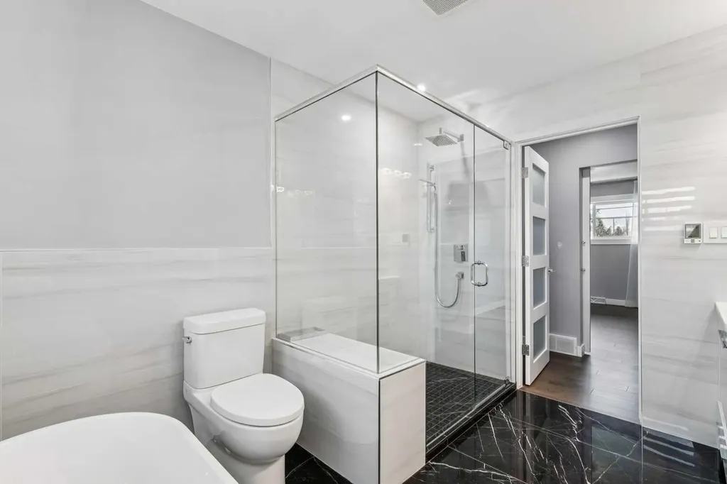 427 96 Avenue SE Calgary AB T2J 0H1