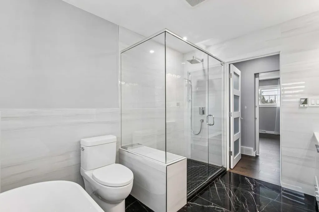 427 96 Avenue SE Calgary AB T2J 0H1