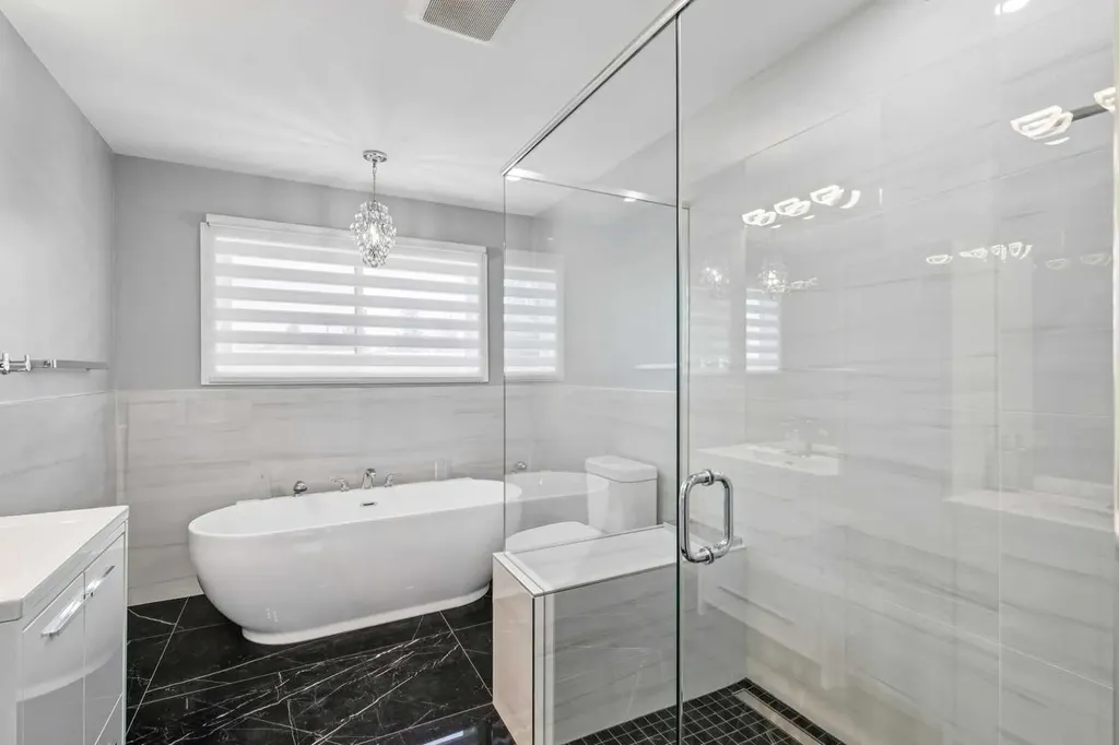 427 96 Avenue SE Calgary AB T2J 0H1