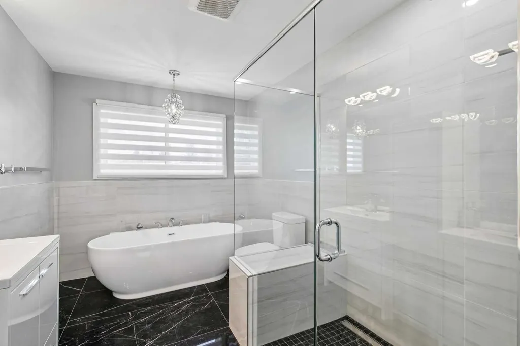 427 96 Avenue SE Calgary AB T2J 0H1