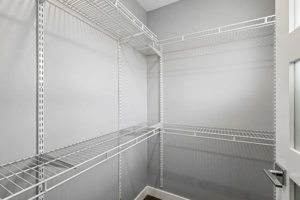 427 96 Avenue SE Calgary AB T2J 0H1