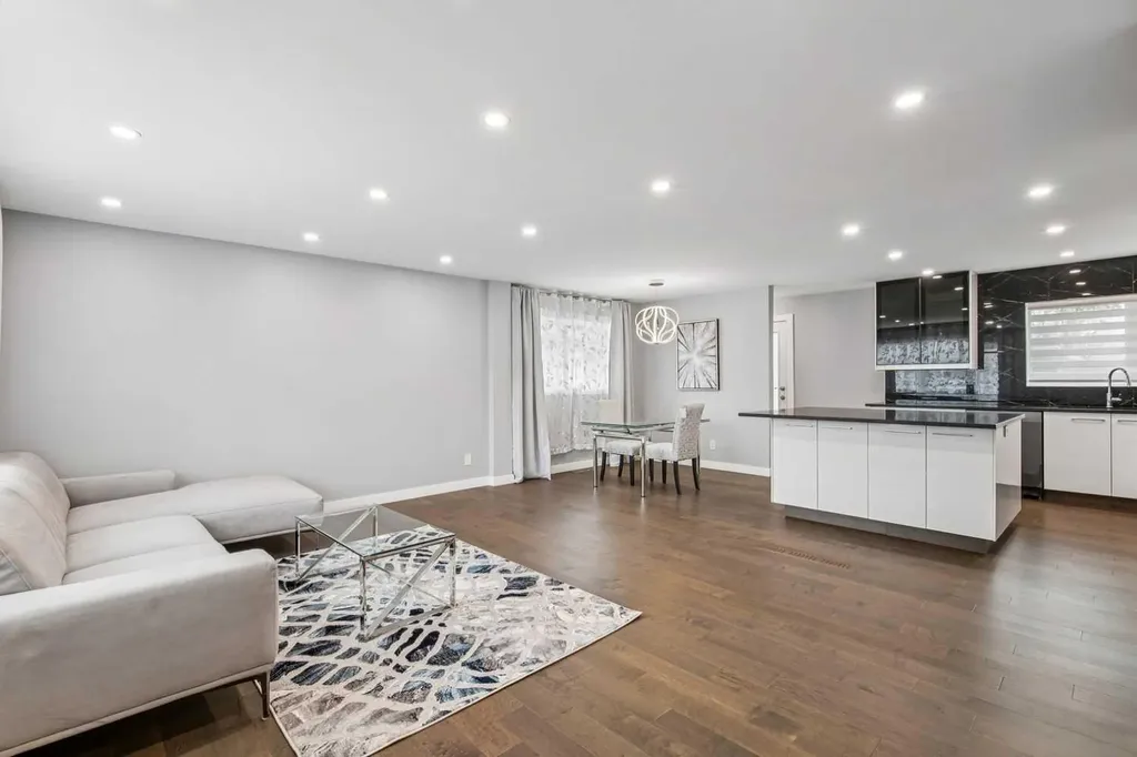 427 96 Avenue SE Calgary AB T2J 0H1
