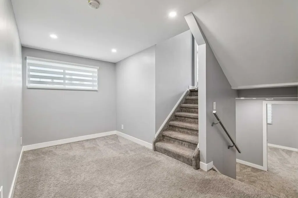 427 96 Avenue SE Calgary AB T2J 0H1