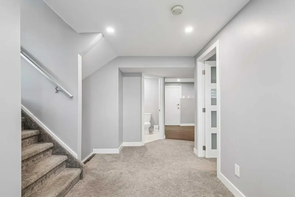 427 96 Avenue SE Calgary AB T2J 0H1