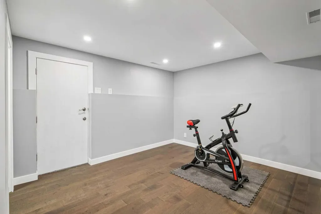 427 96 Avenue SE Calgary AB T2J 0H1