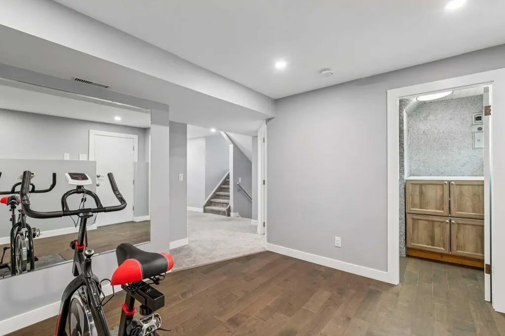 427 96 Avenue SE Calgary AB T2J 0H1