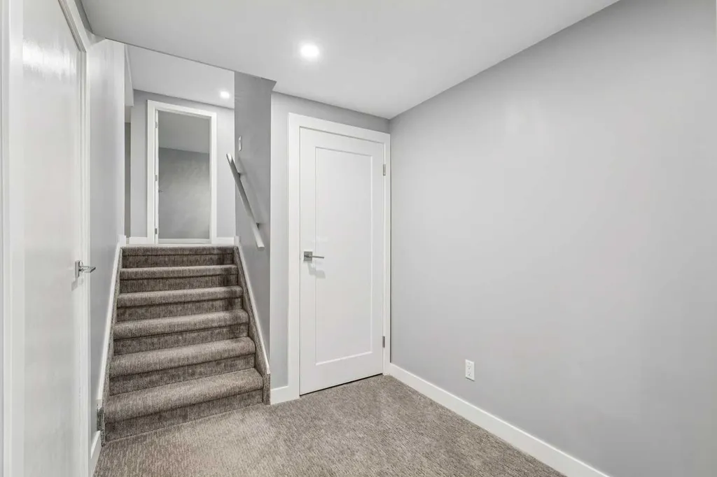 427 96 Avenue SE Calgary AB T2J 0H1