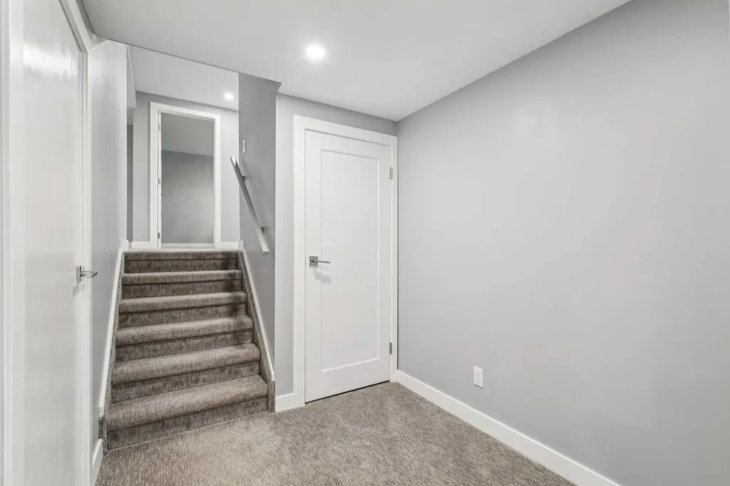 427 96 Avenue SE Calgary AB T2J 0H1