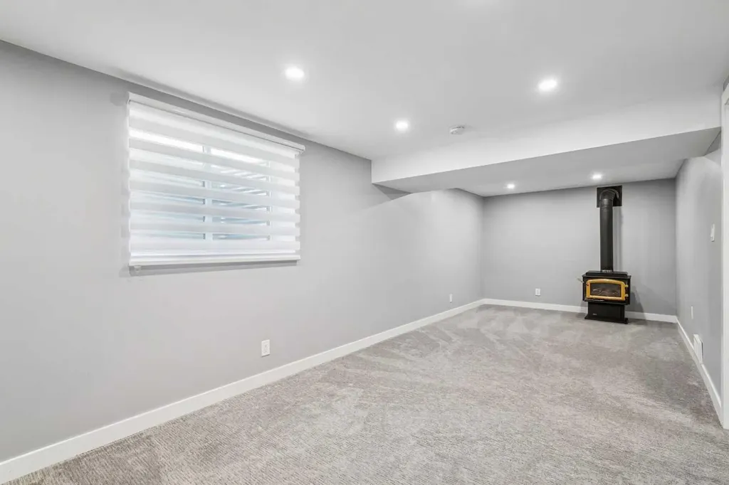 427 96 Avenue SE Calgary AB T2J 0H1