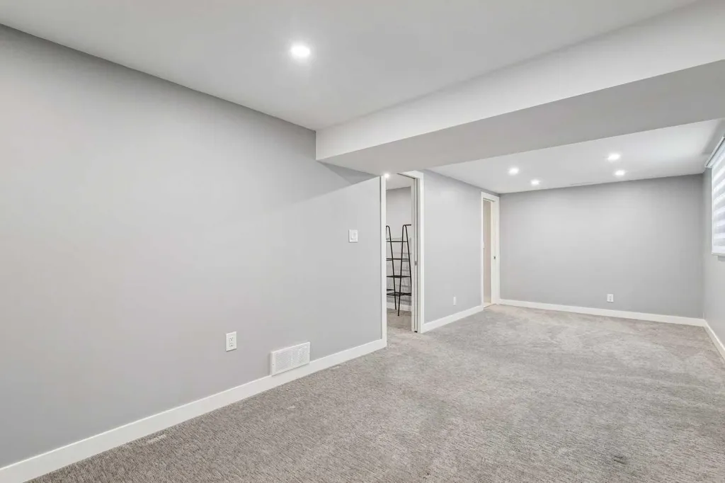 427 96 Avenue SE Calgary AB T2J 0H1