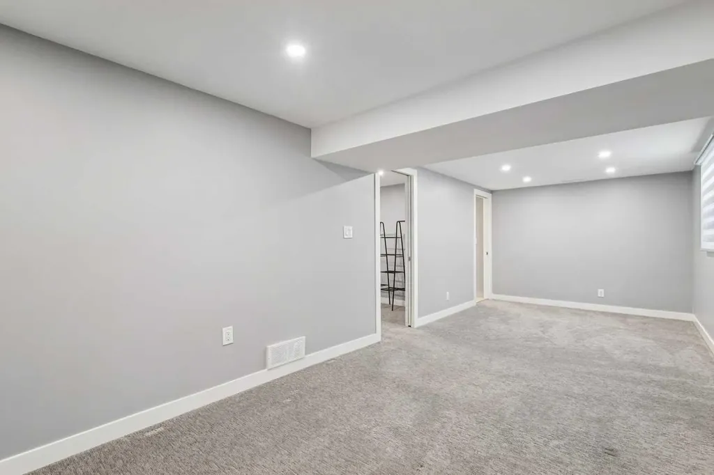 427 96 Avenue SE Calgary AB T2J 0H1