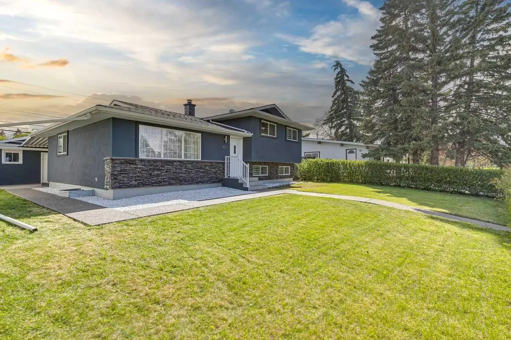 427 96 Avenue SE Calgary AB T2J 0H1