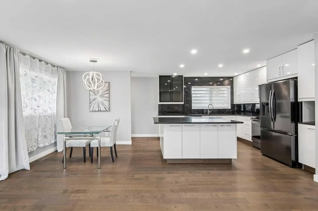 427 96 Avenue SE Calgary AB T2J 0H1
