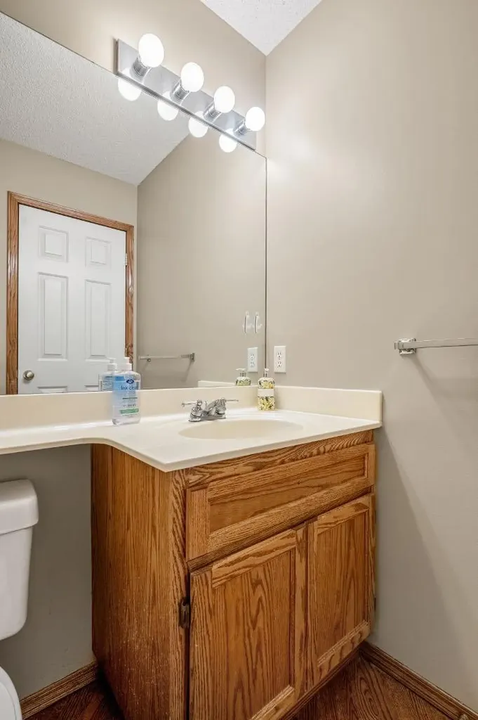 131 Lake Simcoe Court SE Calgary AB T2J 7E7