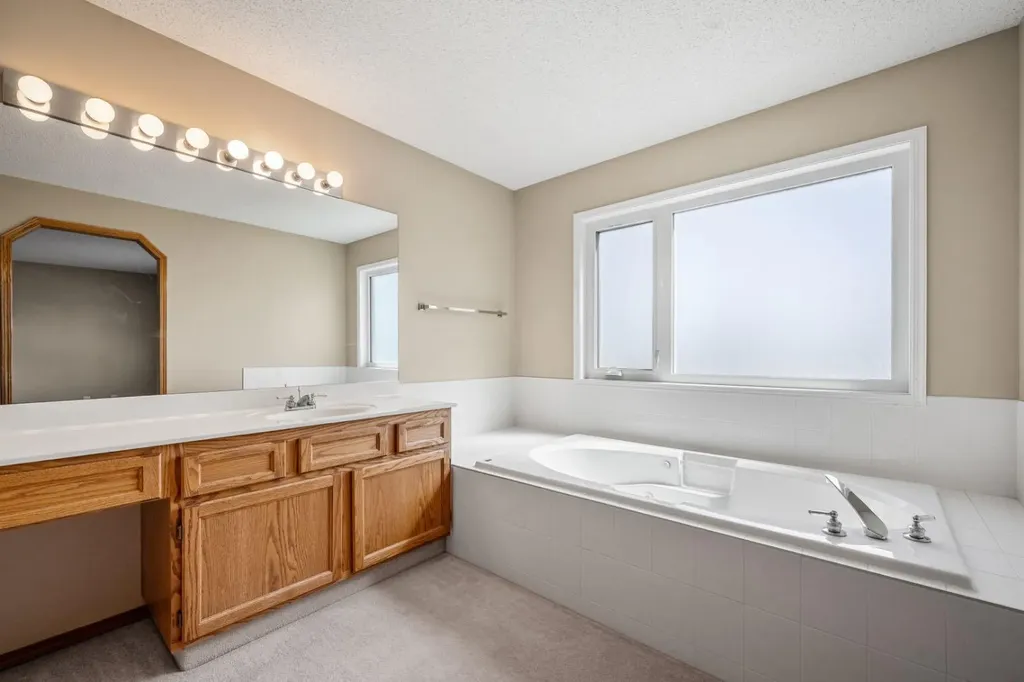 131 Lake Simcoe Court SE Calgary AB T2J 7E7