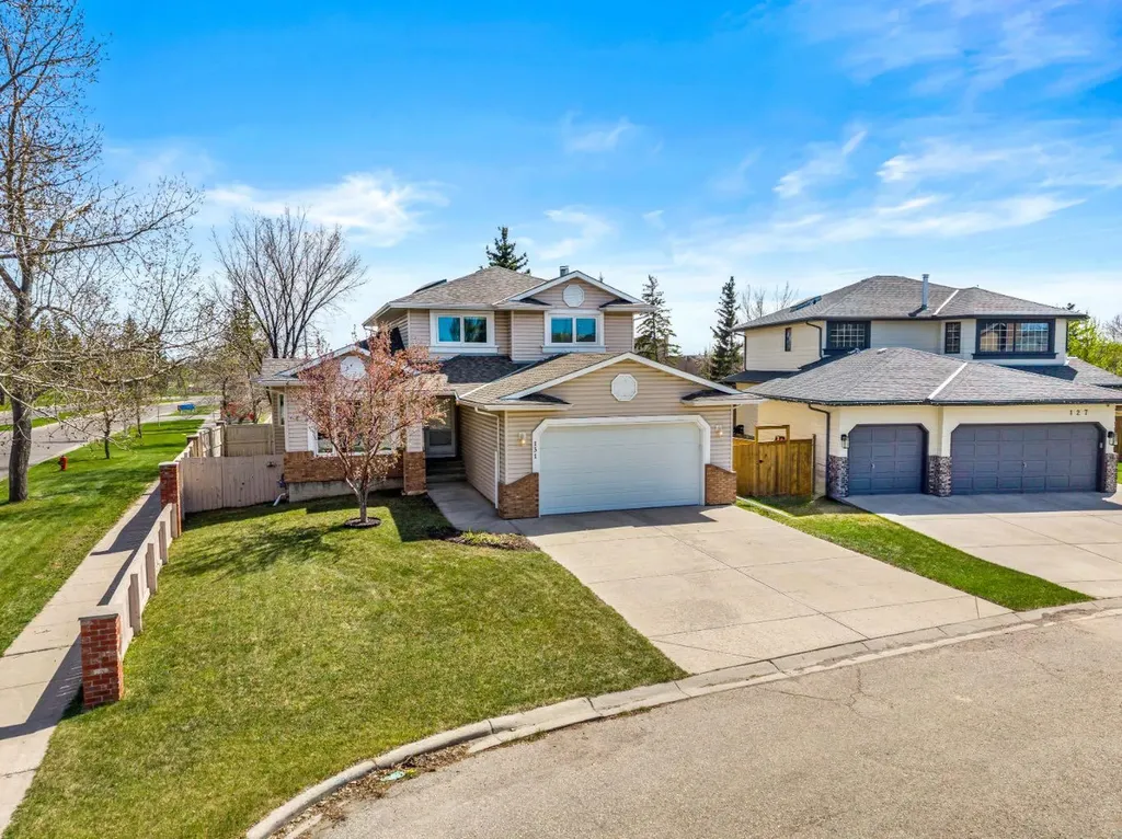131 Lake Simcoe Court SE Calgary AB T2J 7E7