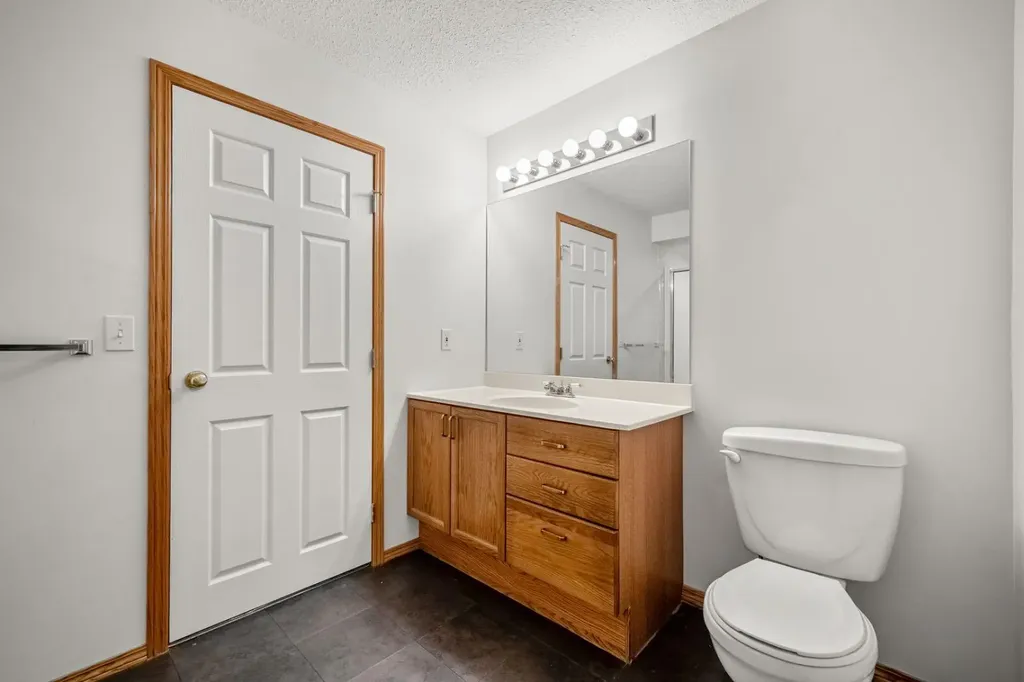 131 Lake Simcoe Court SE Calgary AB T2J 7E7