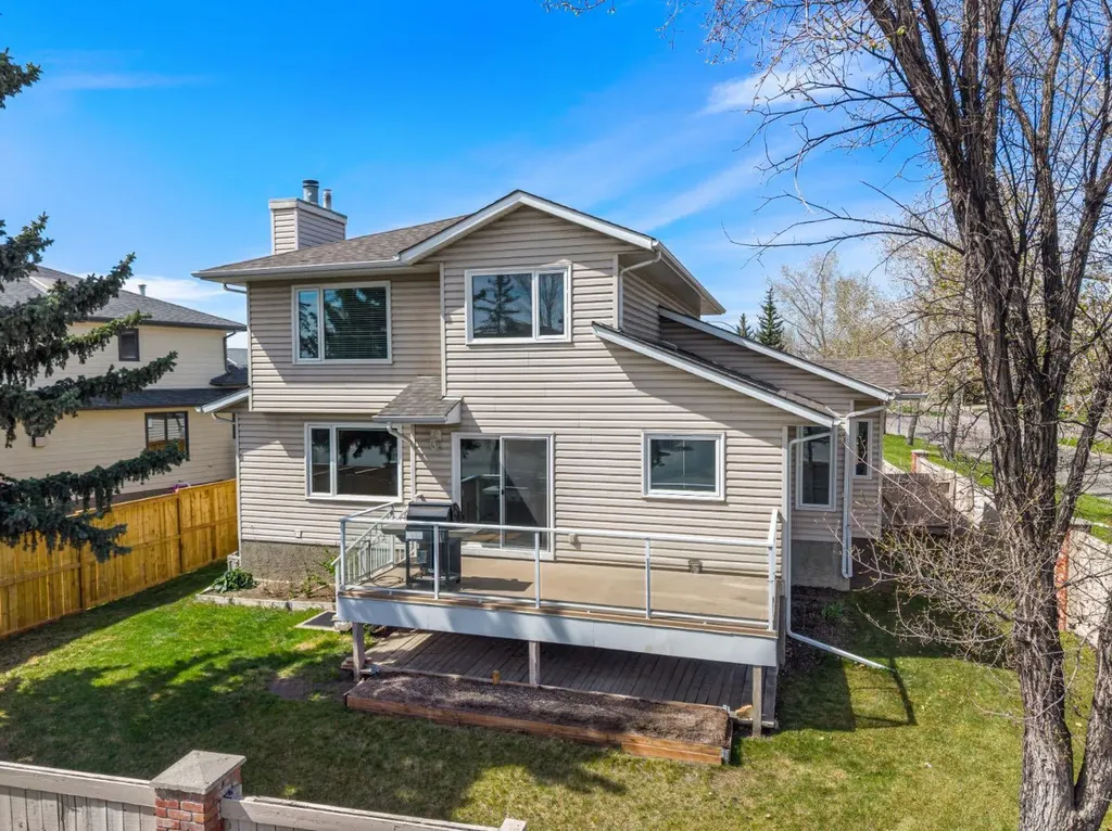 131 Lake Simcoe Court SE Calgary AB T2J 7E7