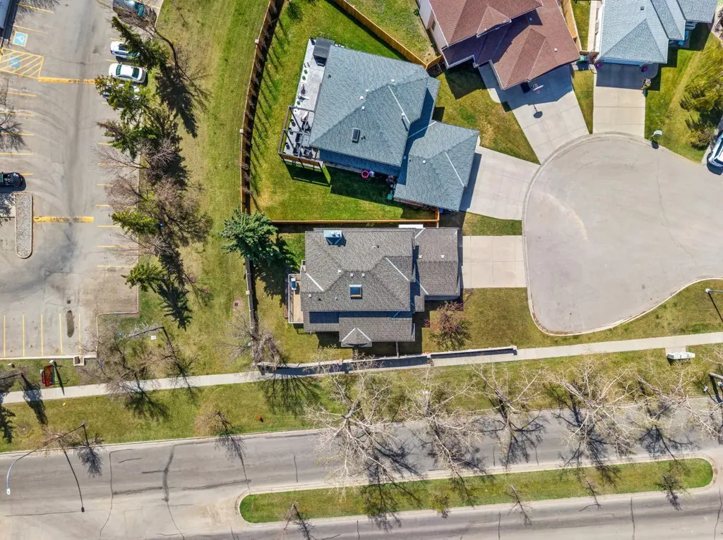 131 Lake Simcoe Court SE Calgary AB T2J 7E7