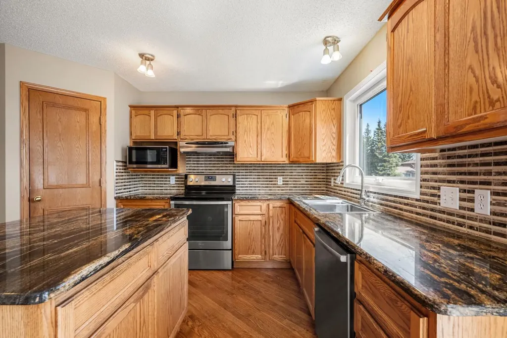 131 Lake Simcoe Court SE Calgary AB T2J 7E7