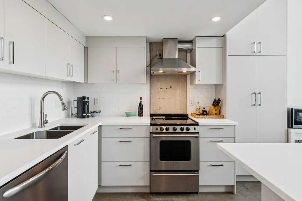 535 8 Avenue SE Calgary AB T2G 5S9