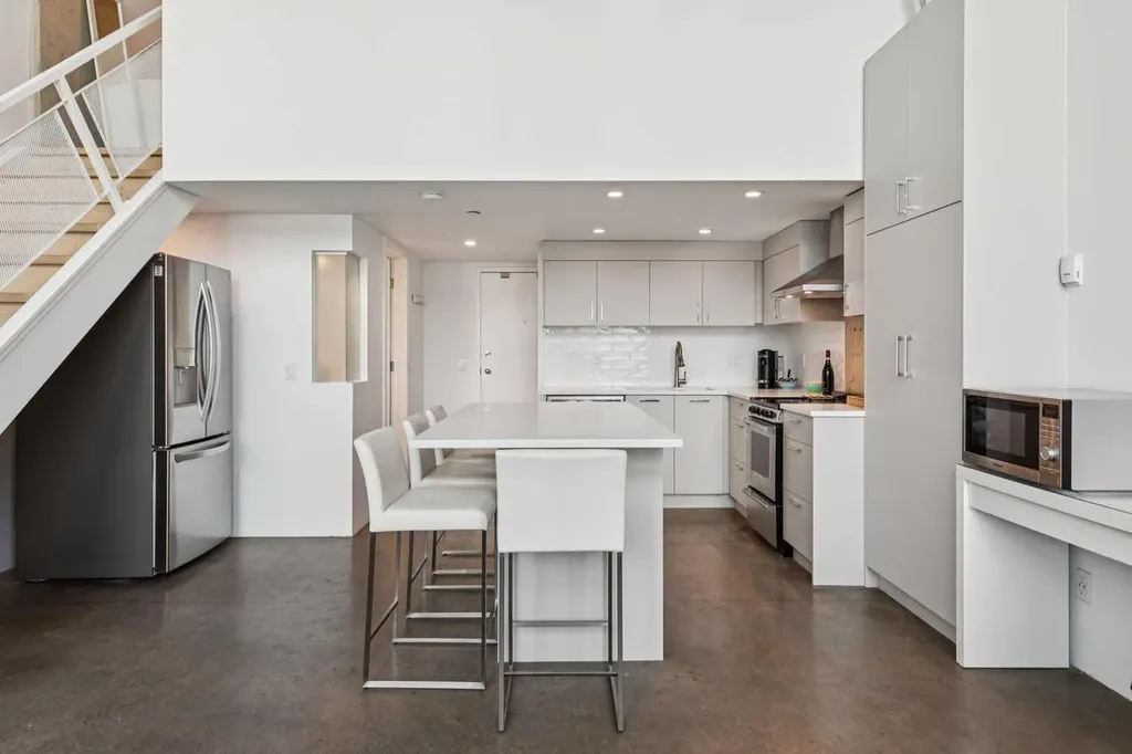 535 8 Avenue SE Calgary AB T2G 5S9