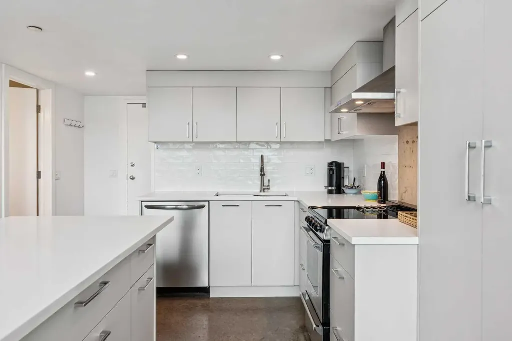 535 8 Avenue SE Calgary AB T2G 5S9
