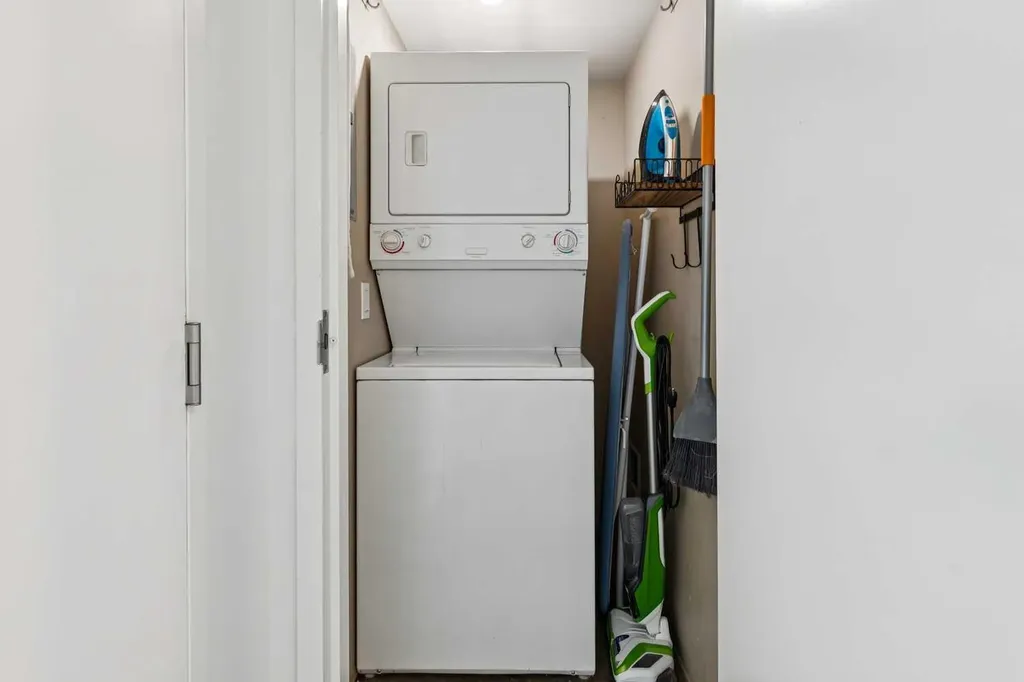 535 8 Avenue SE Calgary AB T2G 5S9