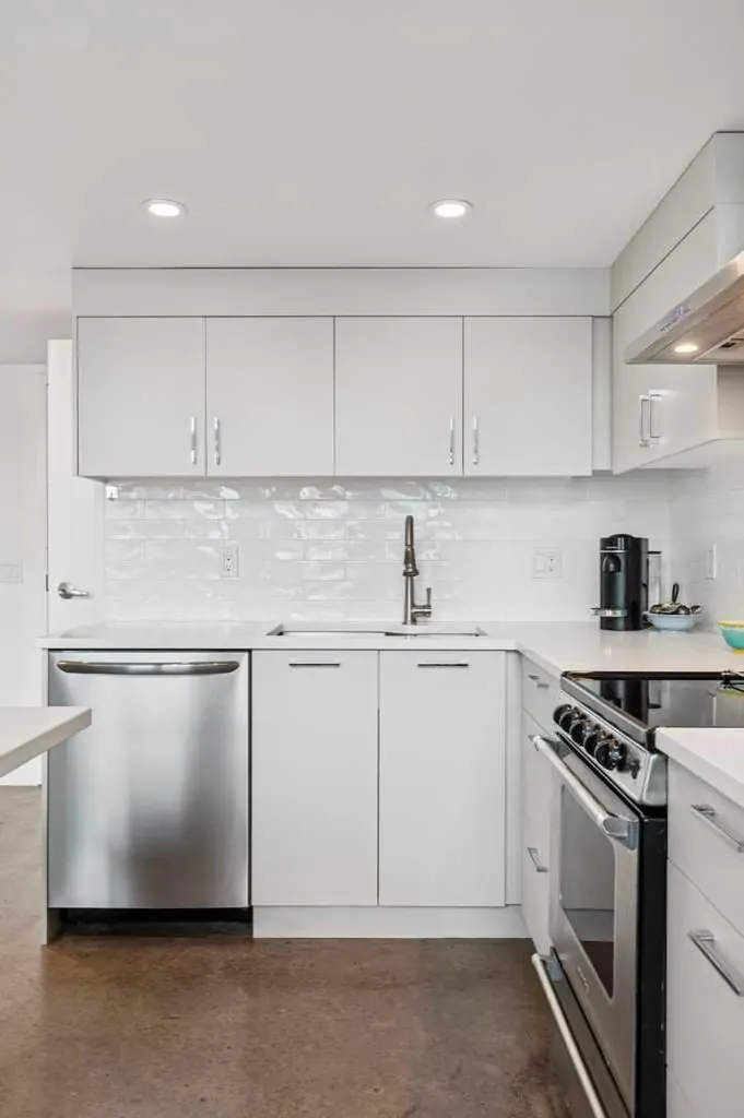 535 8 Avenue SE Calgary AB T2G 5S9
