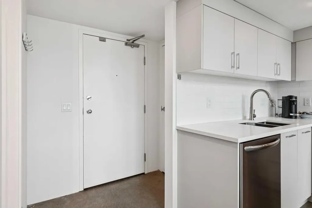 535 8 Avenue SE Calgary AB T2G 5S9