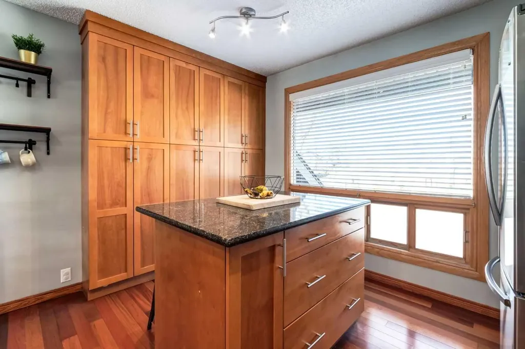 5019 46 Avenue SW Calgary AB T3E6R1