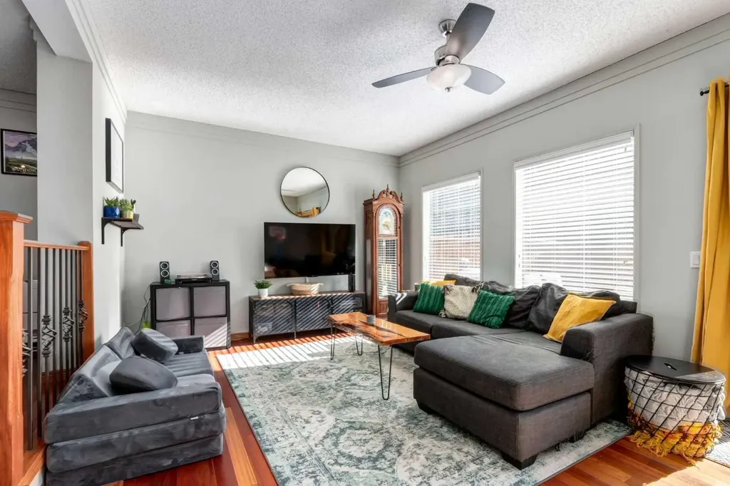 5019 46 Avenue SW Calgary AB T3E6R1