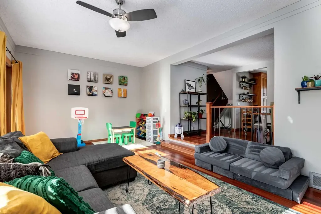 5019 46 Avenue SW Calgary AB T3E6R1