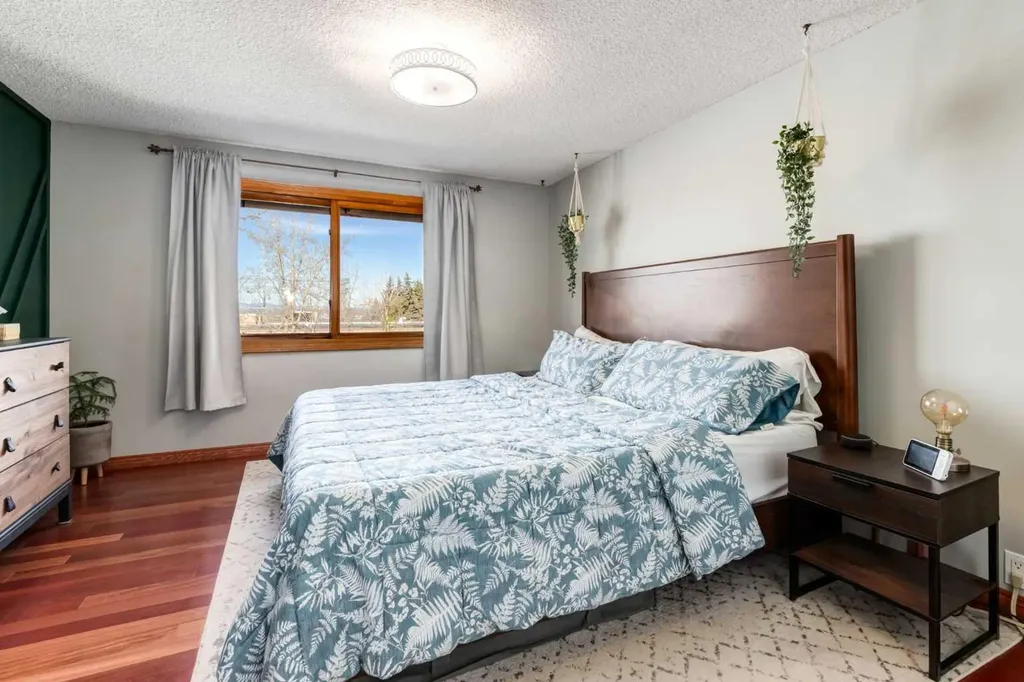 5019 46 Avenue SW Calgary AB T3E6R1