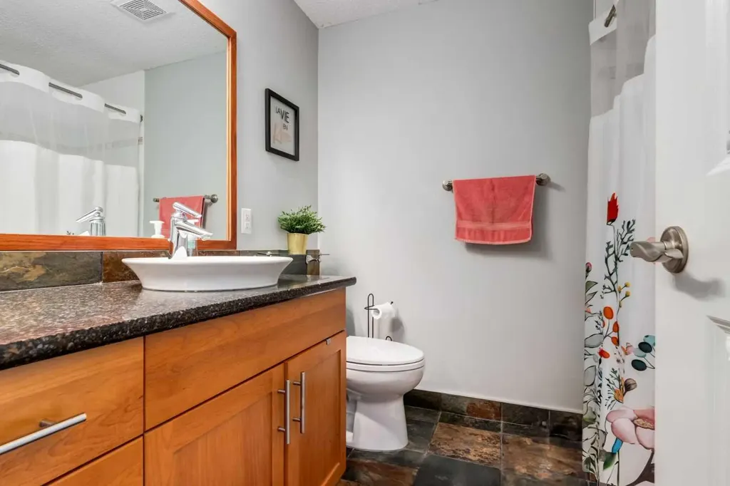5019 46 Avenue SW Calgary AB T3E6R1