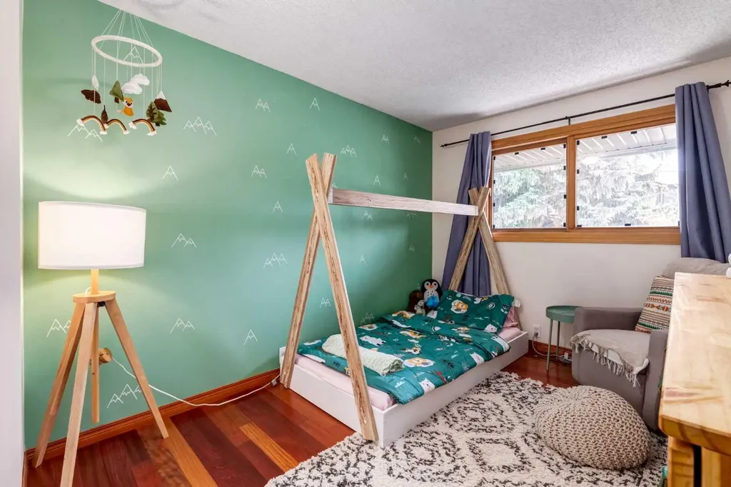 5019 46 Avenue SW Calgary AB T3E6R1