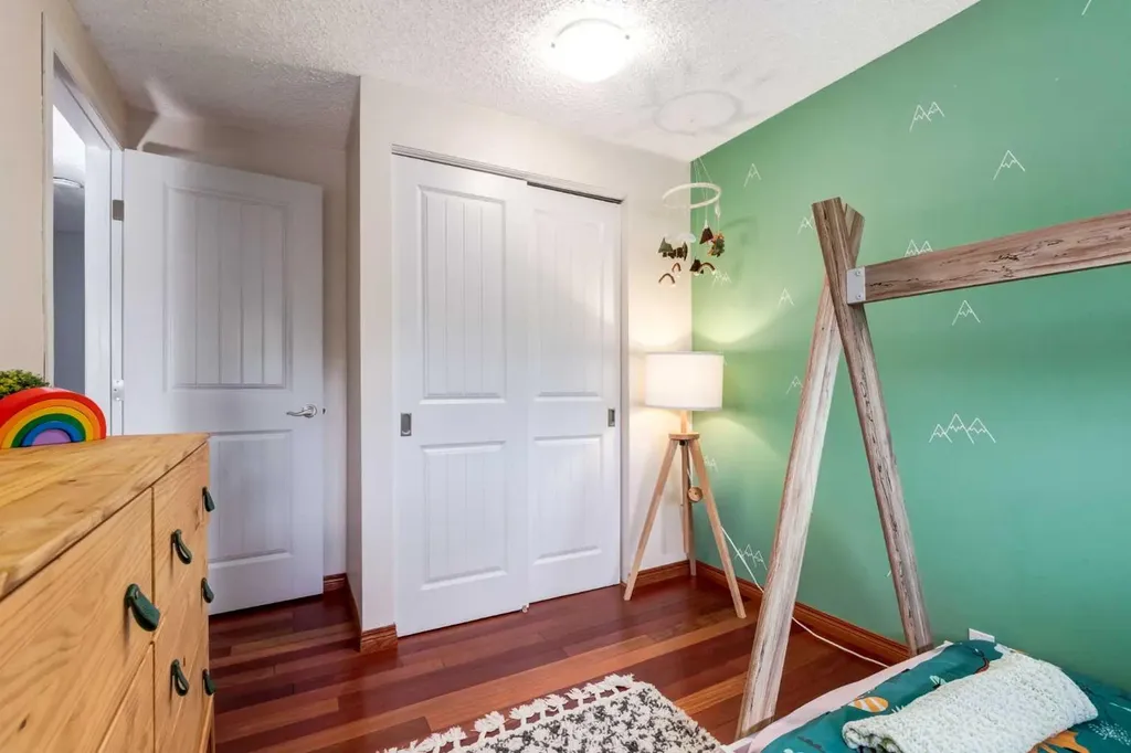 5019 46 Avenue SW Calgary AB T3E6R1