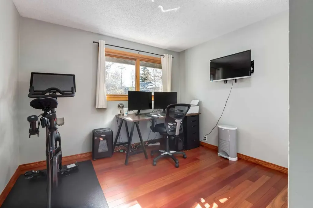 5019 46 Avenue SW Calgary AB T3E6R1