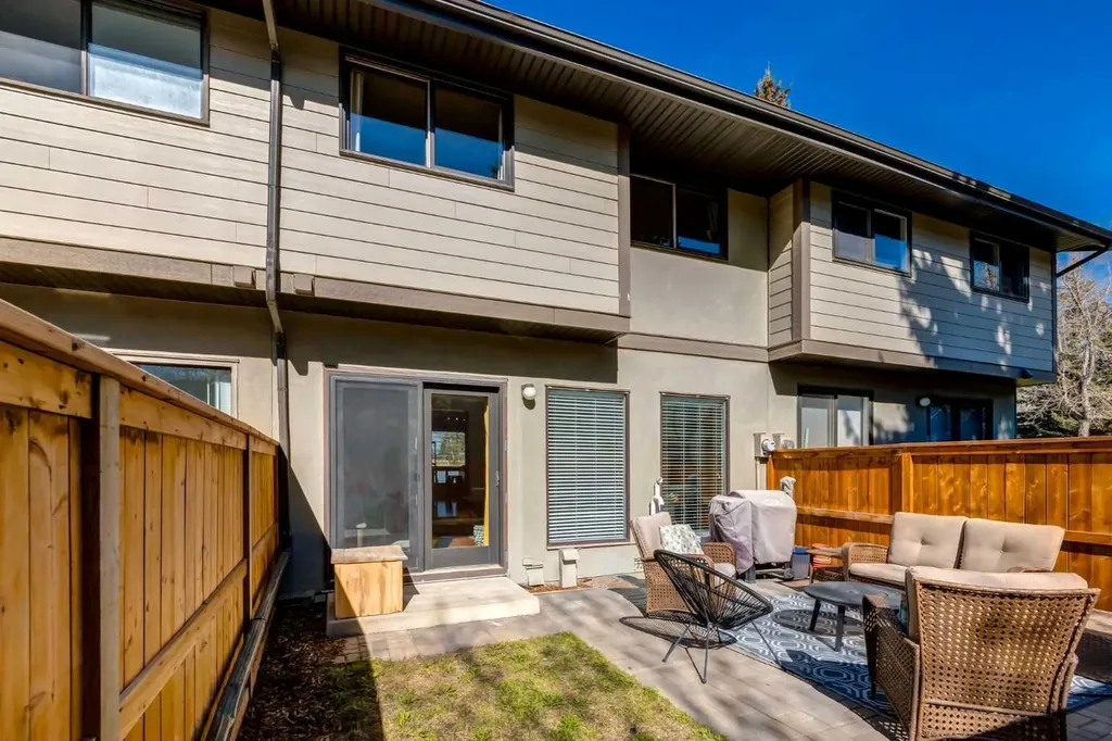 5019 46 Avenue SW Calgary AB T3E6R1