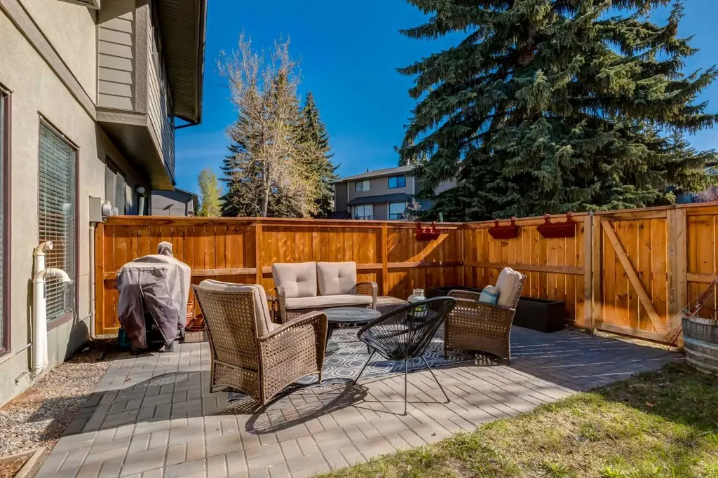5019 46 Avenue SW Calgary AB T3E6R1