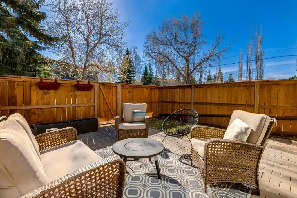 5019 46 Avenue SW Calgary AB T3E6R1