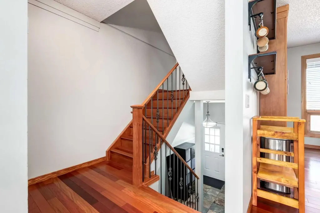 5019 46 Avenue SW Calgary AB T3E6R1