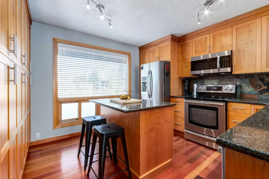 5019 46 Avenue SW Calgary AB T3E6R1